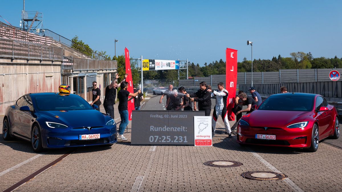 Tesla si vzala zpět rekord na Nordschleife